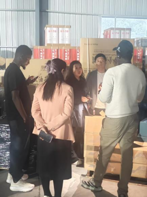 የሴኔጋል መሪ የመኪና መለዋወጫ አከፋፋይ GKP መጋዘንን ጎበኘ፡ የጅምላ HOWO እና SHACMAN መለዋወጫ በአስቸኳይ ጭነት አዝዟል።